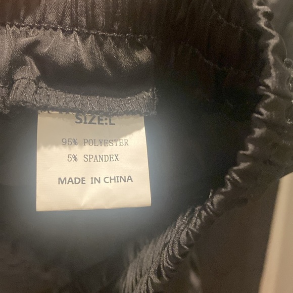 Drawstring joggers. - Picture 2 of 3